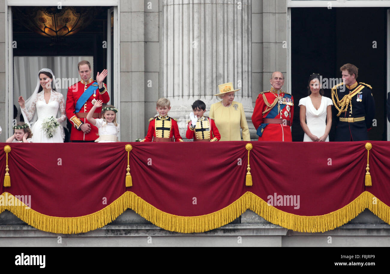 London, Britain. 29th Apr, 2011. (L-R) Bridesmaid Grace van Cutsem, bride Princess Catherine, groom Prince William, bridesmaid Margarita Armstrong-Jones and page boys William Lowther-Pinkerton and Tom Pettifer, British Queen Elizabeth II., Prince Philip, Pippa Middleton and Prince Harry on the balcony of Buckingham Palace in London, Britain, 29 April 2011, after the wedding ceremony of Prince William and Kate Middleton. Guests from all over the world have been invited to celebrate the royal wedding. Photo: Kay Nietfeld dpa/Alamy Live News Stock Photo