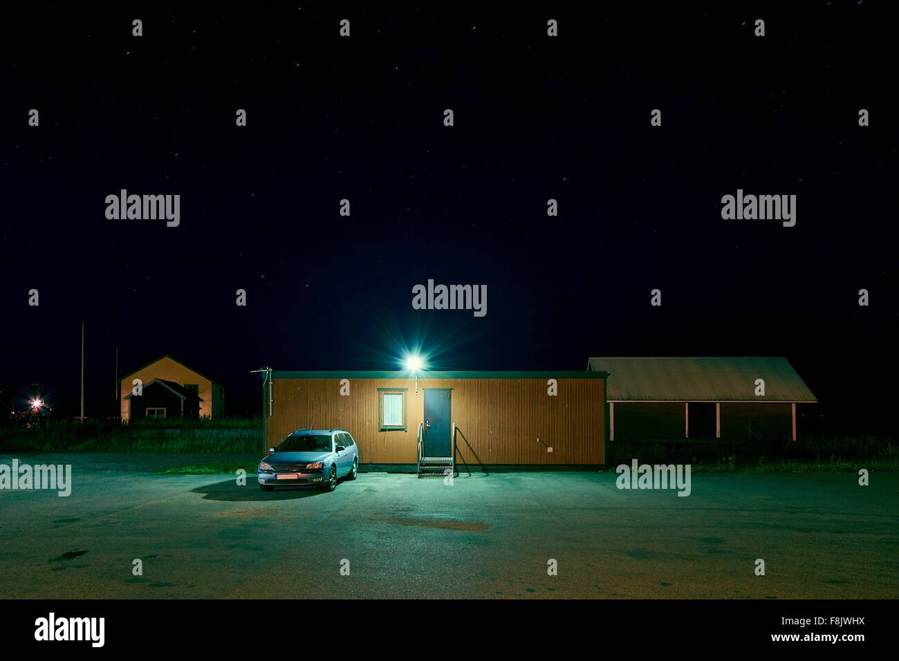 Car night parked hi-res stock photography and images - Alamy