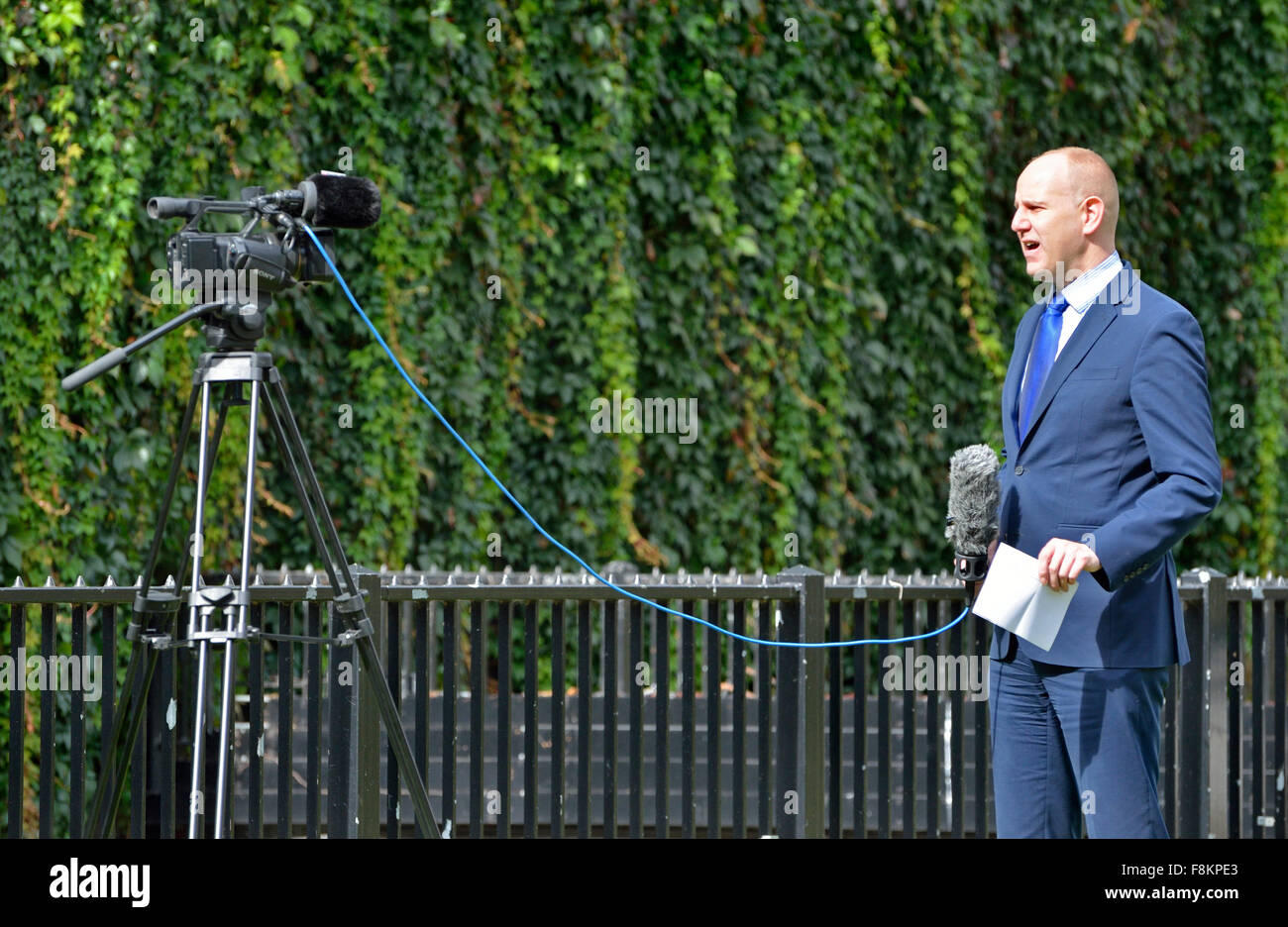 London, England, UK. Reporter doing a live news report single-handed - College Green opposite the Houses of Parliament Stock Photo