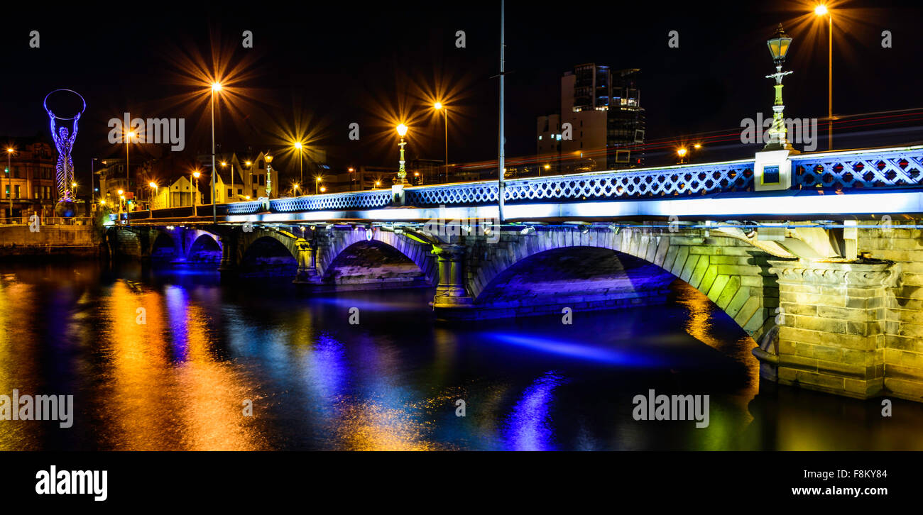 Queens Bridge Belfast at night Stock Photo