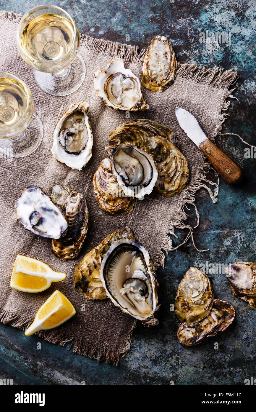 Open Oysters Fines de Claire with lemon and wine Stock Photo