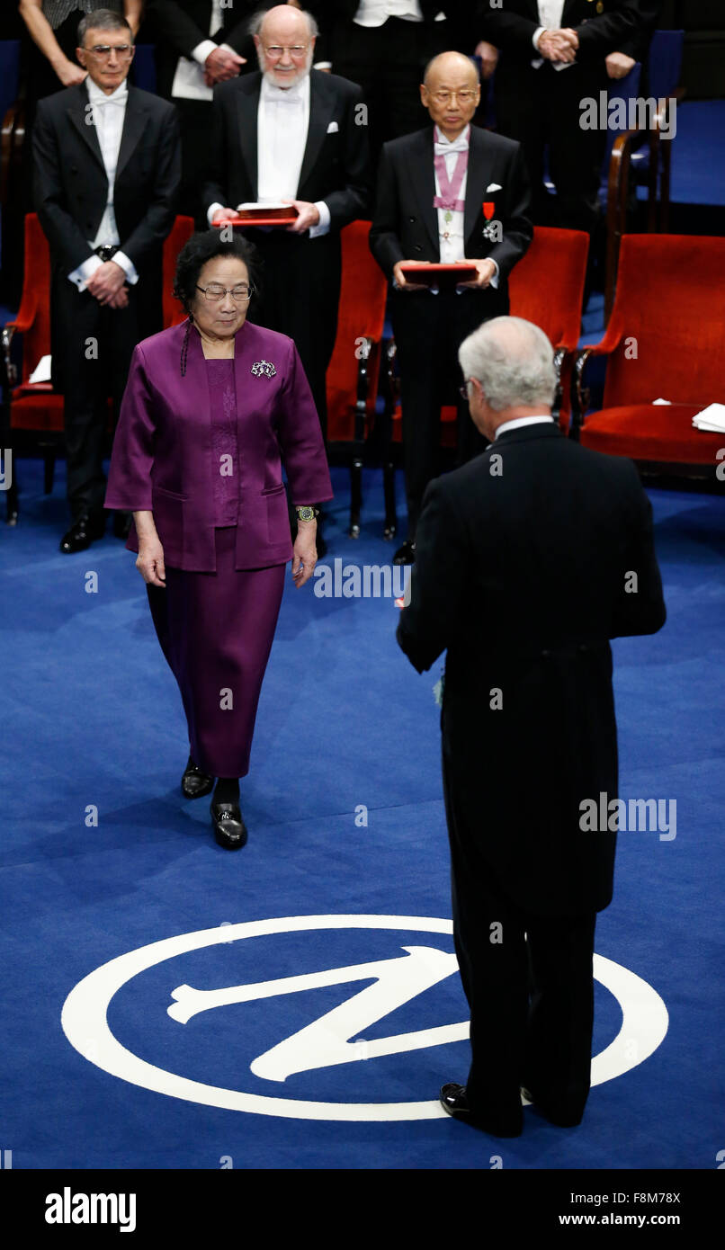 Stockholm, Sweden. 10th Dec, 2015. 2015's Nobel laureate in Physiology or Medicine Tu Youyou (L) walks to Sweden's King Carl XVI Gustaf to recieve the prize during the Nobel Prize award ceremony at the Concert Hall in Stockholm, capital of Sweden, Dec. 10, 2015. Credit:  Ye Pingfan/Xinhua/Alamy Live News Stock Photo