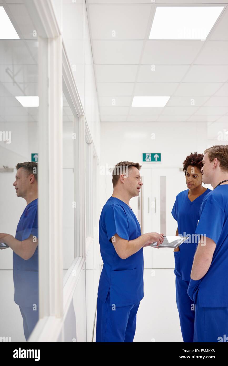Doctor having discussion in hospital Stock Photo