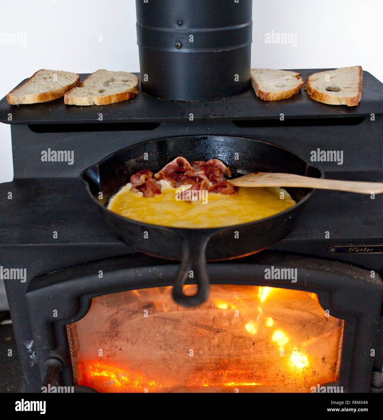 Cast iron stove oven hires stock photography and images Alamy