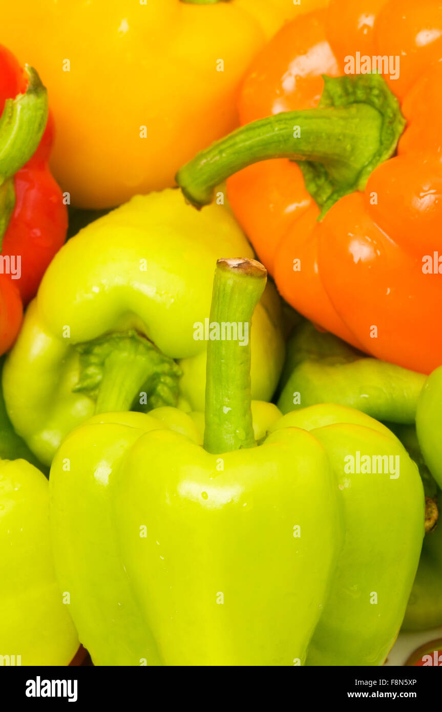 Bell peppers arranged at the market stand Stock Photo - Alamy