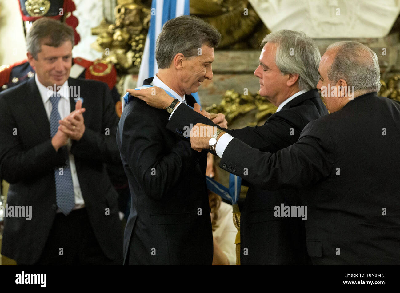 Buenos Aires, Argentina. 10th Dec, 2015. Argentina's new President Mauricio Macri (2nd L) receives the presidential sash from the provisional President of the Argentine Senate Federico Pinedo (2nd R) at White Room of Casa Rosada (Pink House) in Buenos Aires city, capital of Argentina, on Dec. 10, 2015. Mauricio Macri on Thursday inaugurated as new Argentine President, succeeding Cristina Fernandez. Credit:  Martin Zabala/Xinhua/Alamy Live News Stock Photo
