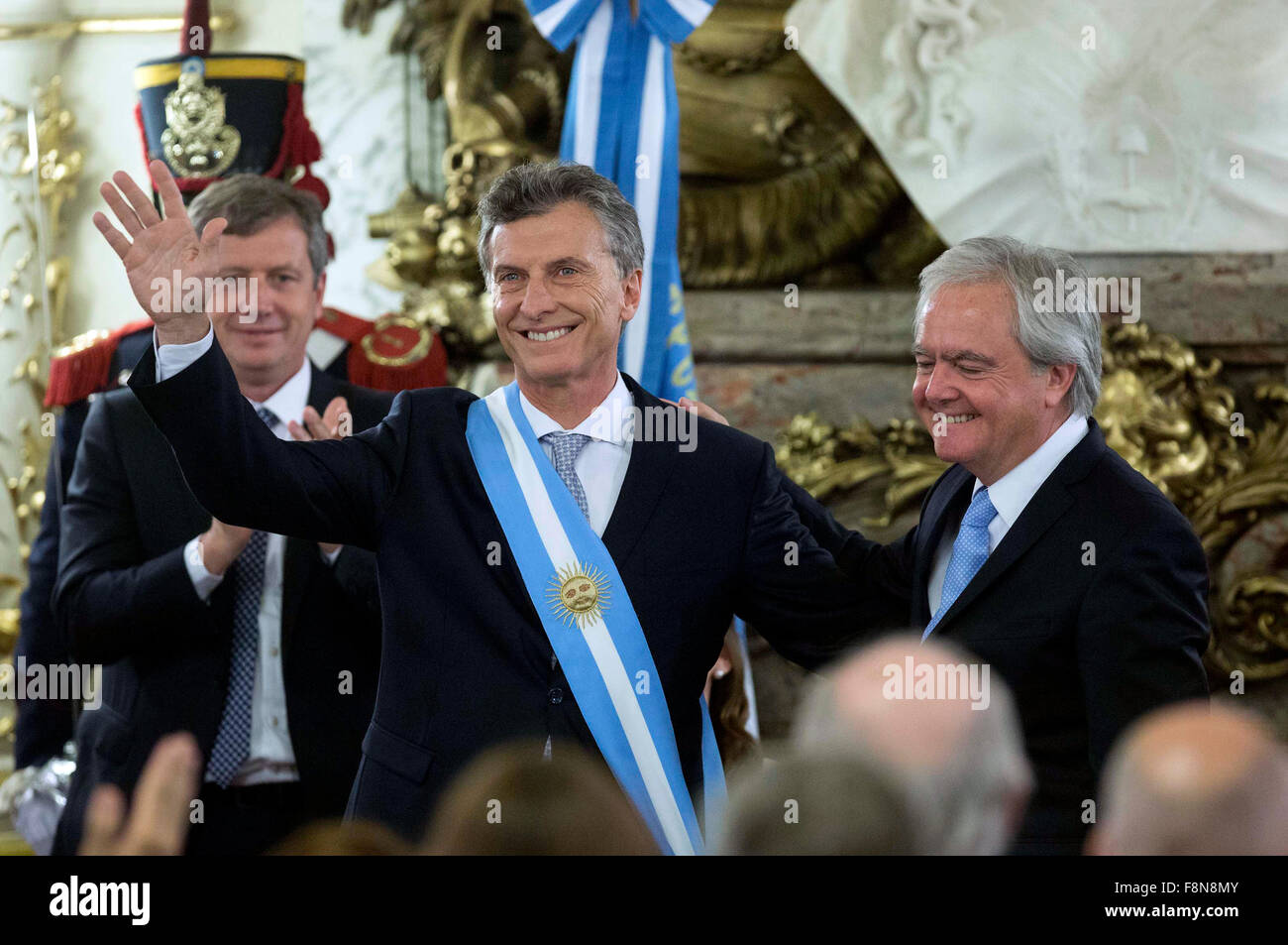 Buenos Aires, Argentina. 10th Dec, 2015. Argentina's new President Mauricio Macri (C) waves after receiving the presidential sash from the provisional President of the Argentine Senate Federico Pinedo (R) at White Room of Casa Rosada (Pink House), in Buenos Aires city, capital of Argentina, on Dec. 10, 2015. Mauricio Macri on Thursday inaugurated as new Argentine President, succeeding Cristina Fernandez. Credit:  Martin Zabala/Xinhua/Alamy Live News Stock Photo