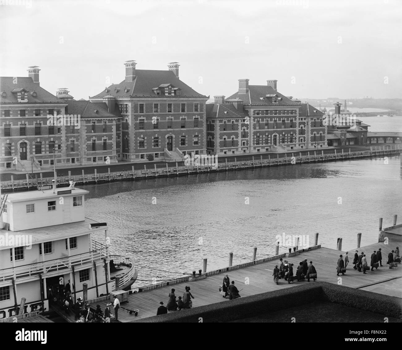 Immigrants at Ellis Island, New York City, USA, circa 1910 Stock Photo