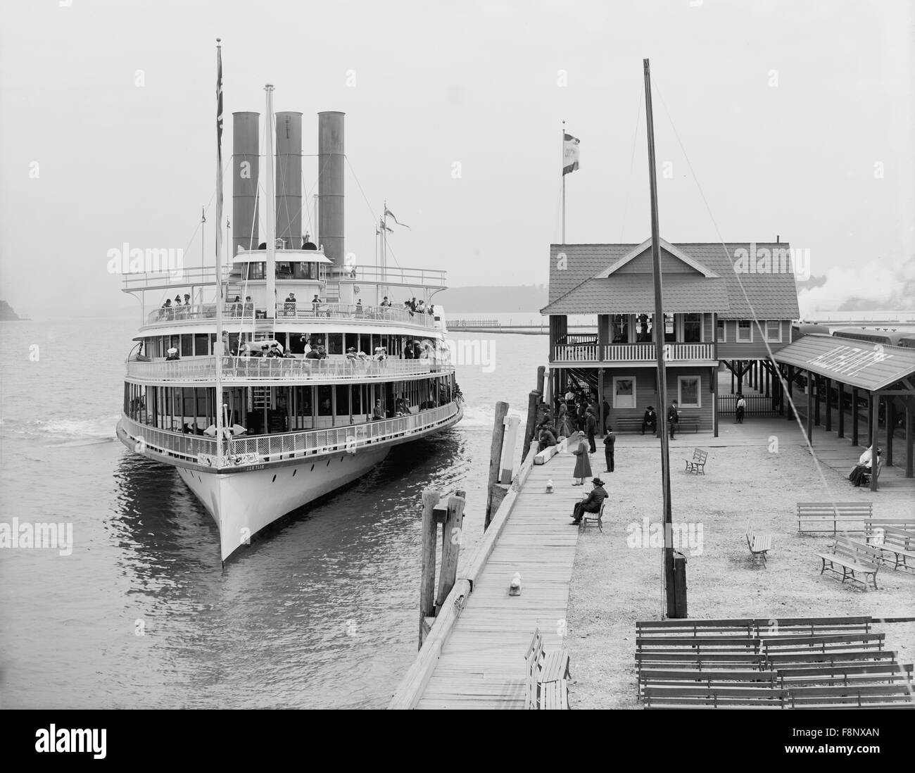 Boat Landing, Hudson River, Kingston Point, New York, USA, circa 1900 Stock Photo