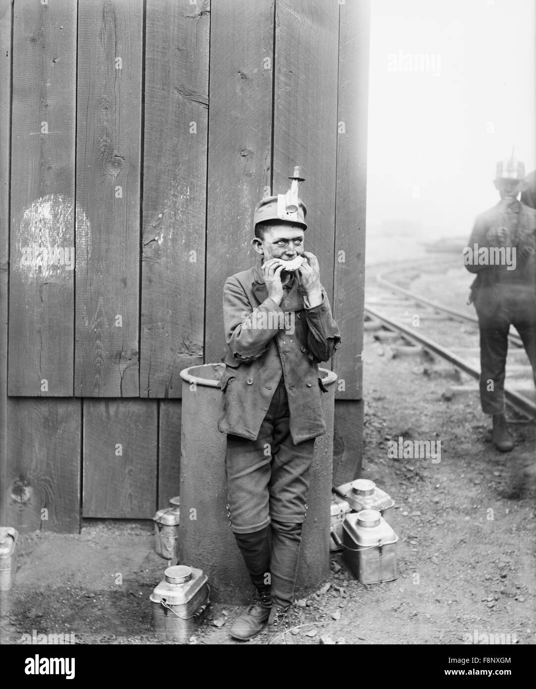 Coal Breaker Boy Eating Lunch, Woodward Coal Mines, Kingston, Pennsylvania, USA, 1890 Stock Photo