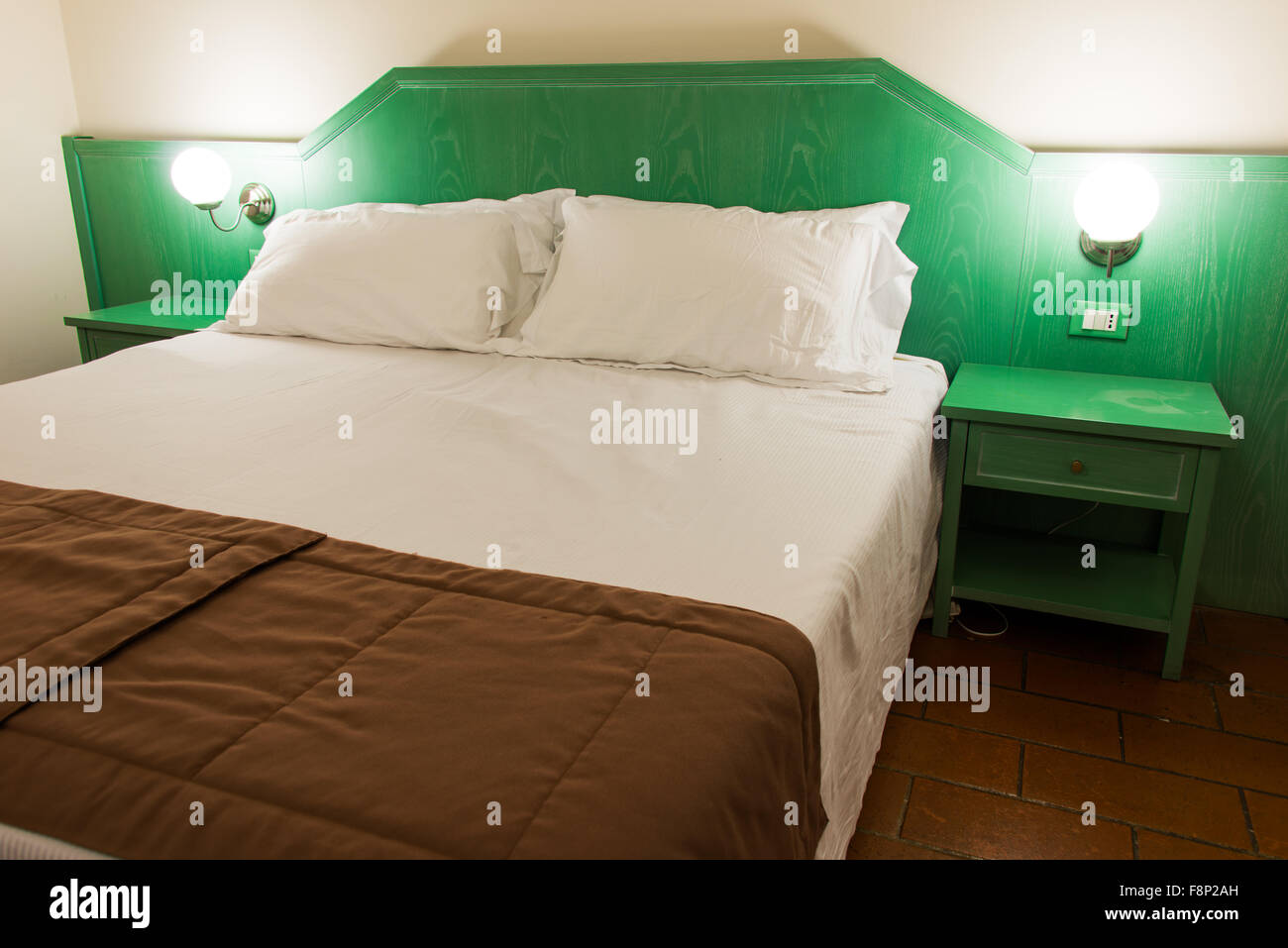 Modern hotel room interior Stock Photo - Alamy