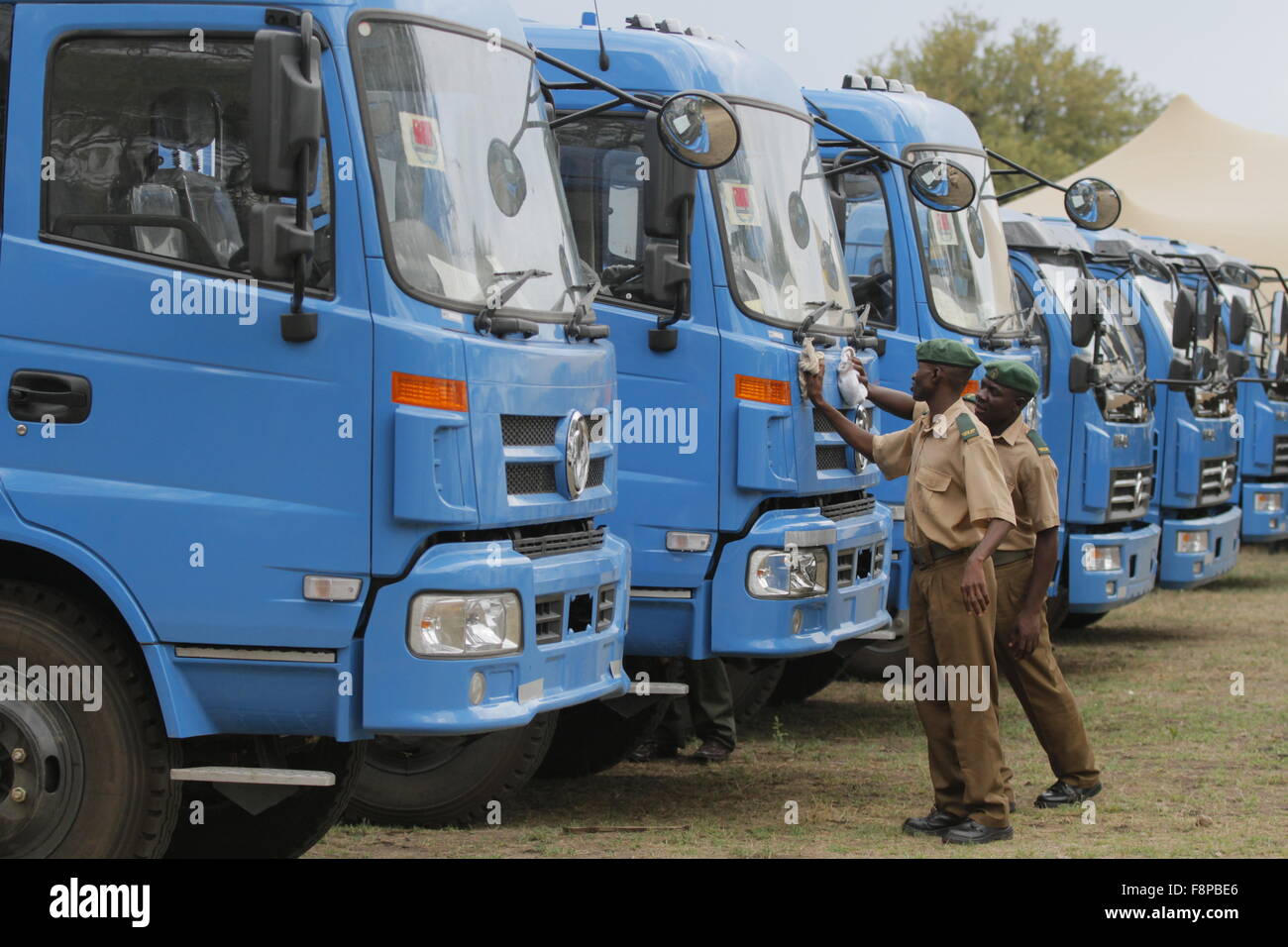 Hwange, Zimbabwe. 10th Dec, 2015. Officers of Zimbabwe National Parks and Wildlife Management Authority clean vehicles donated by China in Hwange National Park, Zimbabwe, Dec. 10, 2015. China on Thursday handed over vehicles and equipment to Zimbabwe to help the cash-strapped government fight against wildlife poaching, implementing a wildlife protection cooperation agreement signed during Chinese President Xi Jinping's visit to Harare last week. Credit:  Xu Lingui/Xinhua/Alamy Live News Stock Photo