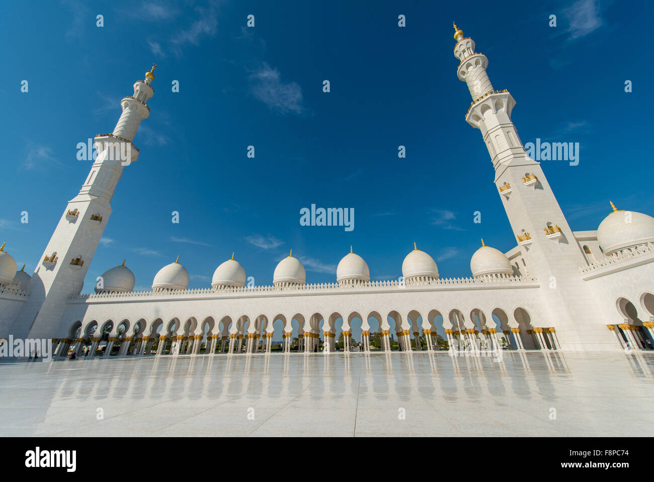 Sheikh Zayed Mosque in Abu Dhabi Stock Photo - Alamy
