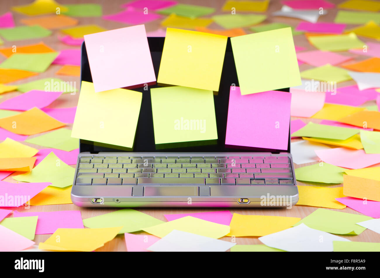 Computer Reminder Notes Netbook with reminder notes Stock Photo - Alamy