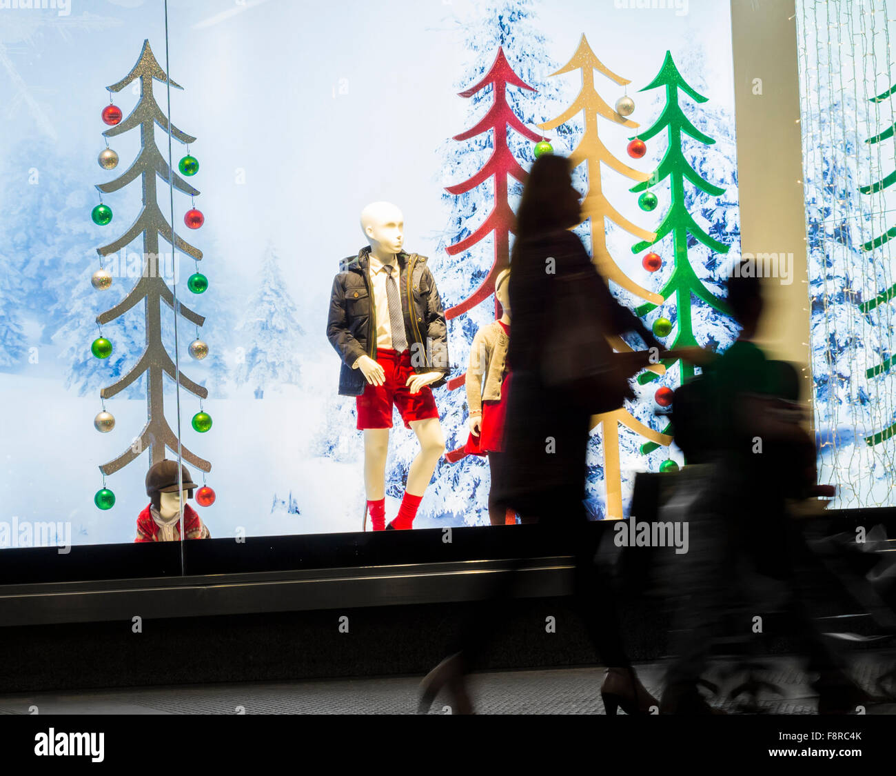 Christmas display in department store window Stock Photo Alamy