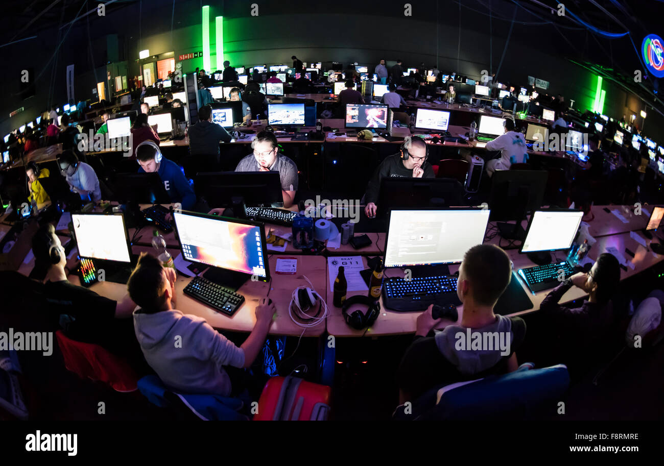 Thun, Switzerland. 10th Dec, 2015. Long rows of concentrated computer game  players, dimly lit by their computer screens at NetGame, Switzerland's  largest computer game convention at Thun's expo centre. For 3 days