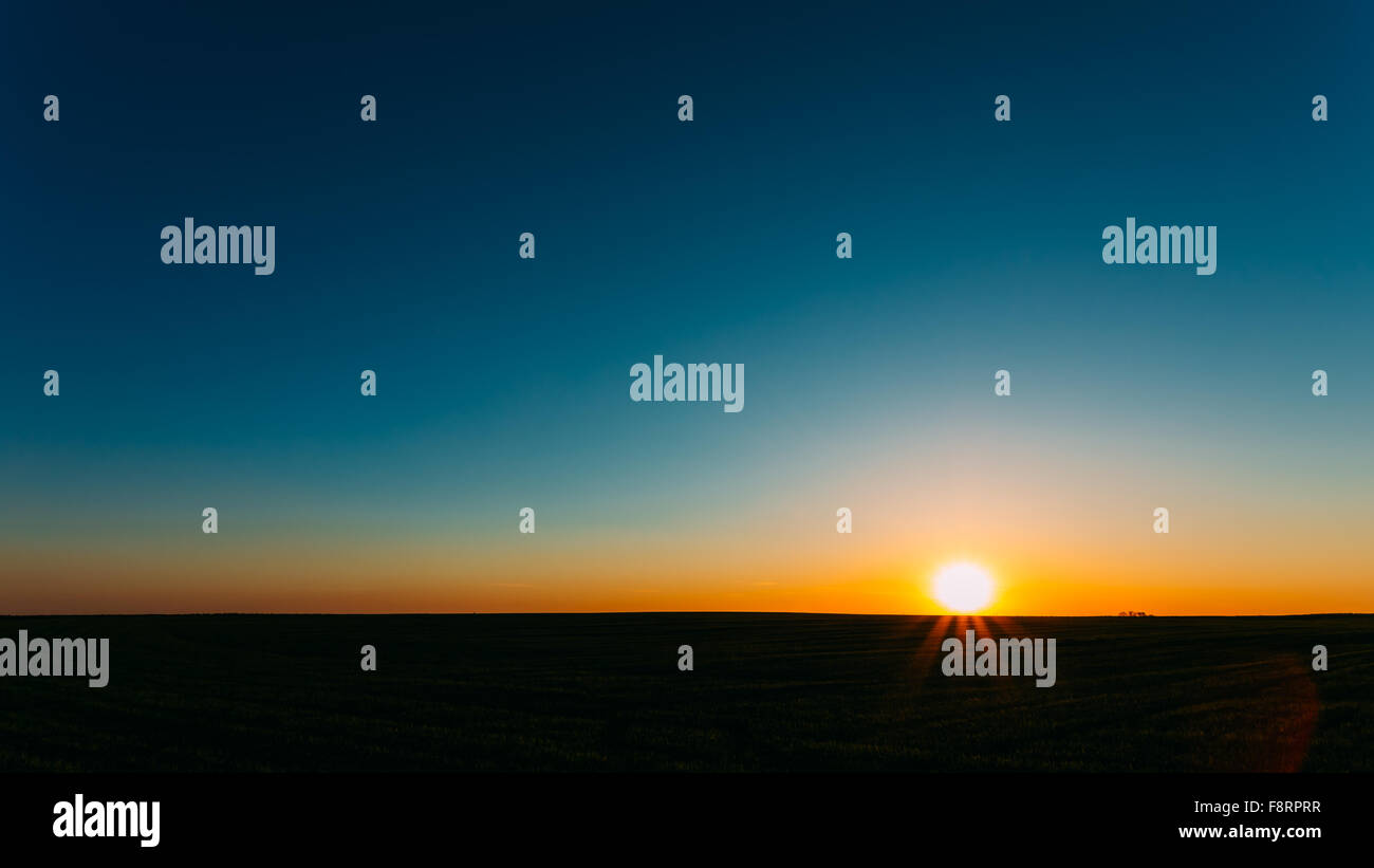Clear sky sun field hi-res stock photography and images - Alamy