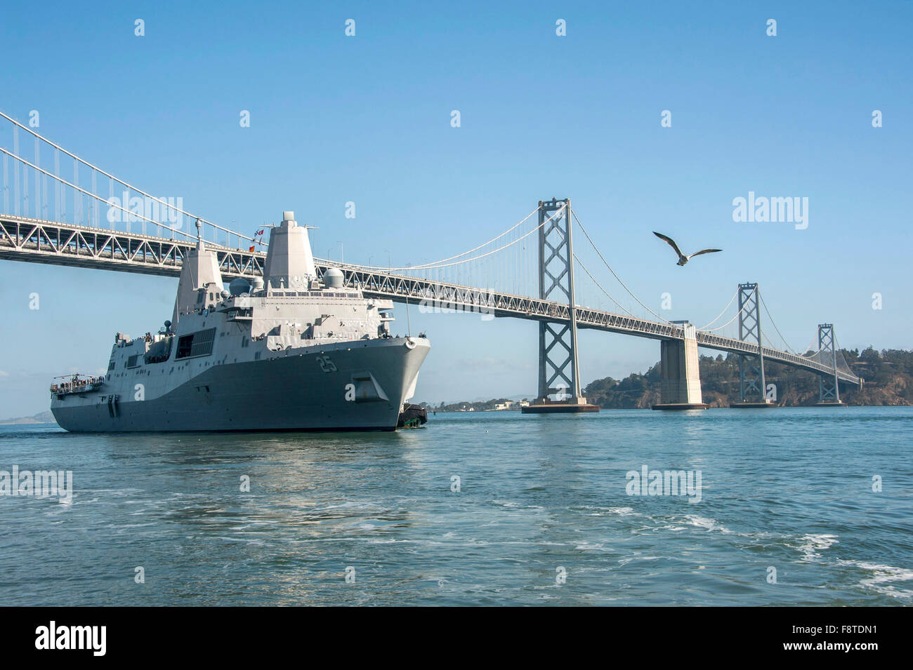 The amphibious transport dock ship USS Somerset (LPD 25) crosses under the Oakland Bay Bridge arriving in San Francisco, USA Stock Photo