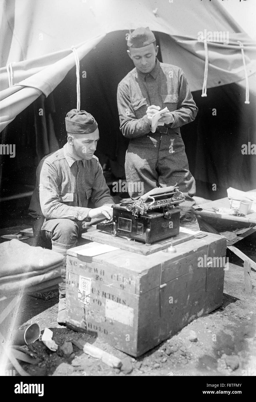 Soldiers work at a typewriter Stock Photo