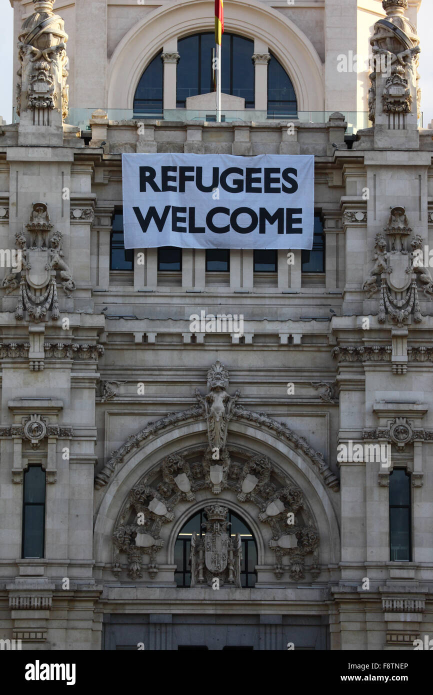 Madrid, Spain 11th December 2015: A 'Refugees Welcome' banner hangs above the entrance of the Palacio de Comunicaciones building in Plaza de Cibeles. Credit:  James Brunker / Alamy Live News Stock Photo