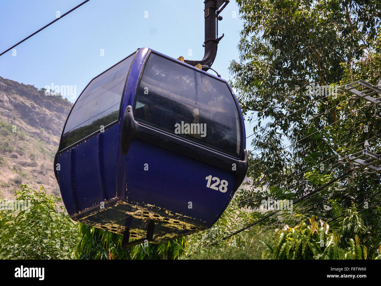 Single rope way wagon hi-res stock photography and images - Alamy