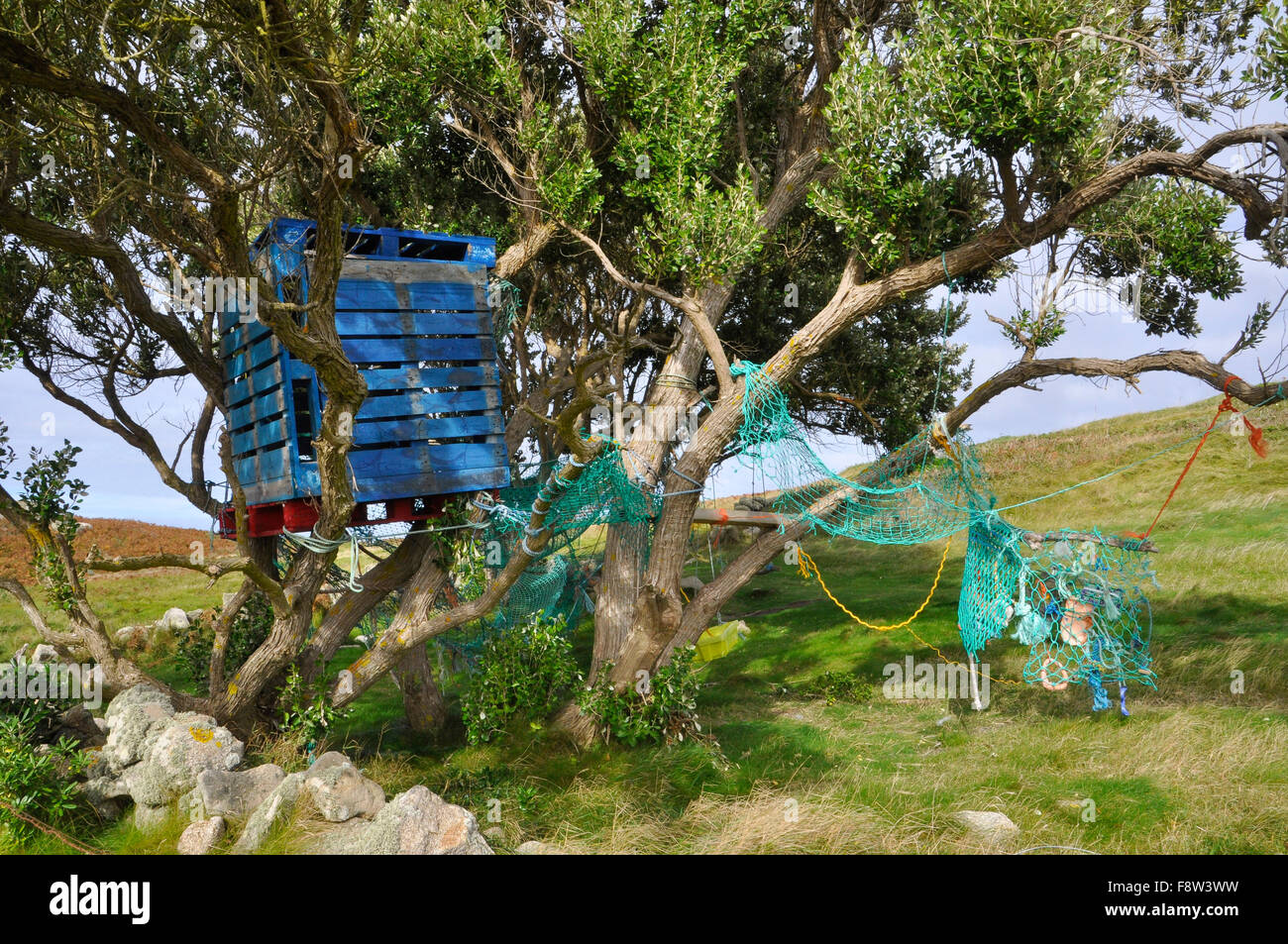 Treehouse uk hi-res stock photography and images - Alamy