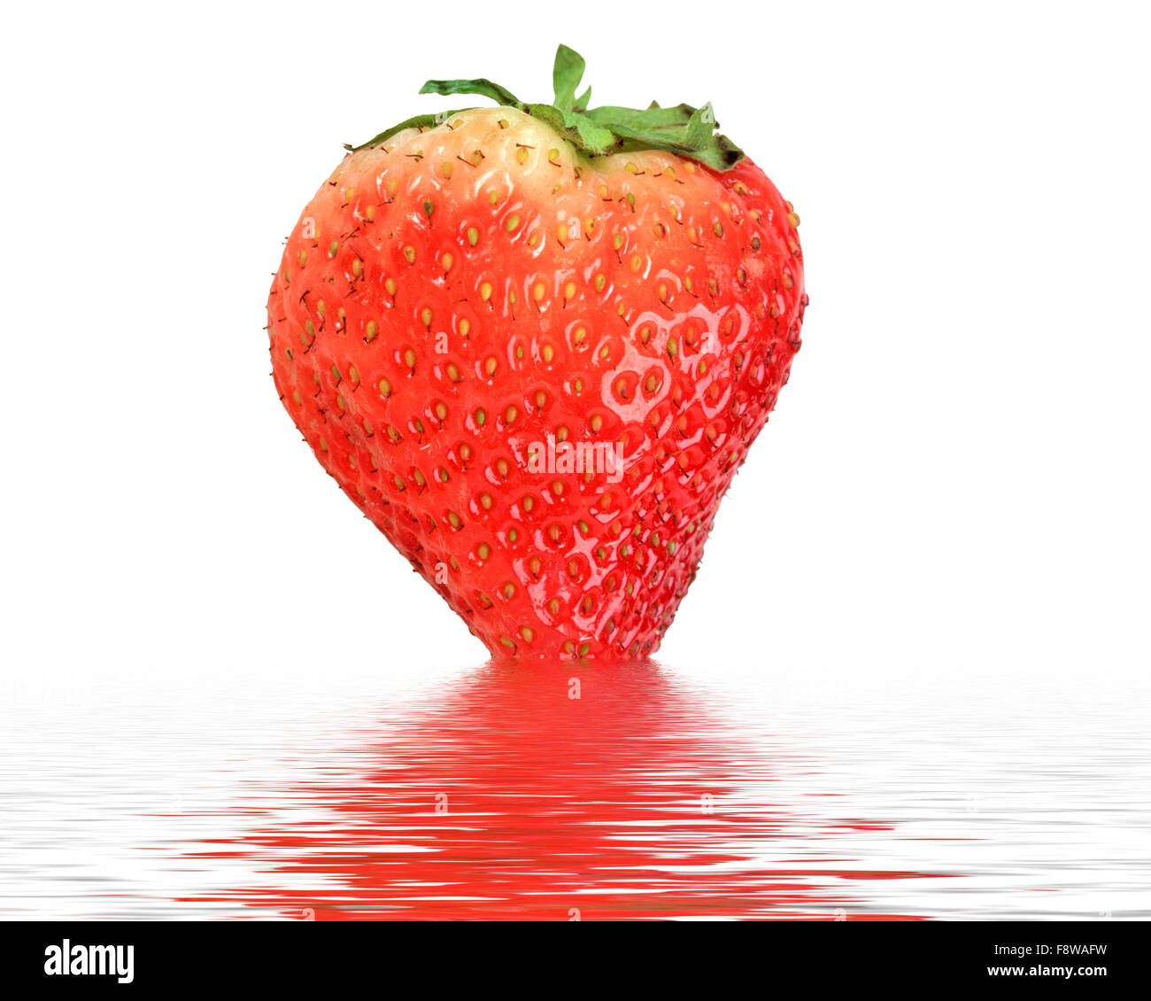 One ripe red strawberry hi-res stock photography and images - Alamy