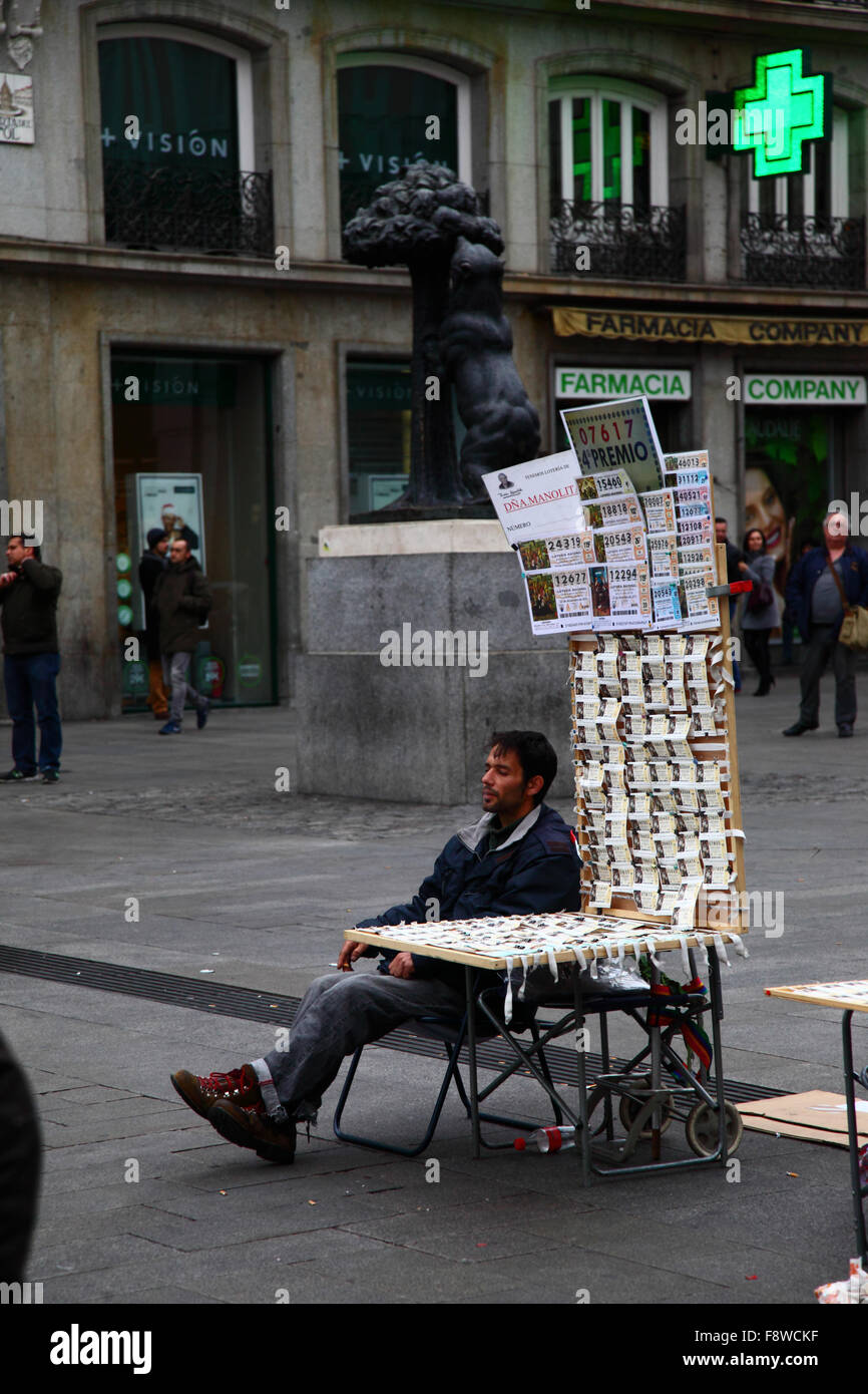 Madrid, Spain 11th December 2015: Lottery ticket sellers selling tickets for the Christmas Lottery in Puerta del Sol in central Madrid. The Spanish Christmas Lottery is one of the oldest in the world and the biggest in the world in terms of total payout. The winning ticket is known as 'El Gordo' ('The Big One' or 'The Fat One'). Credit:  James Brunker/Alamy Live News Stock Photo