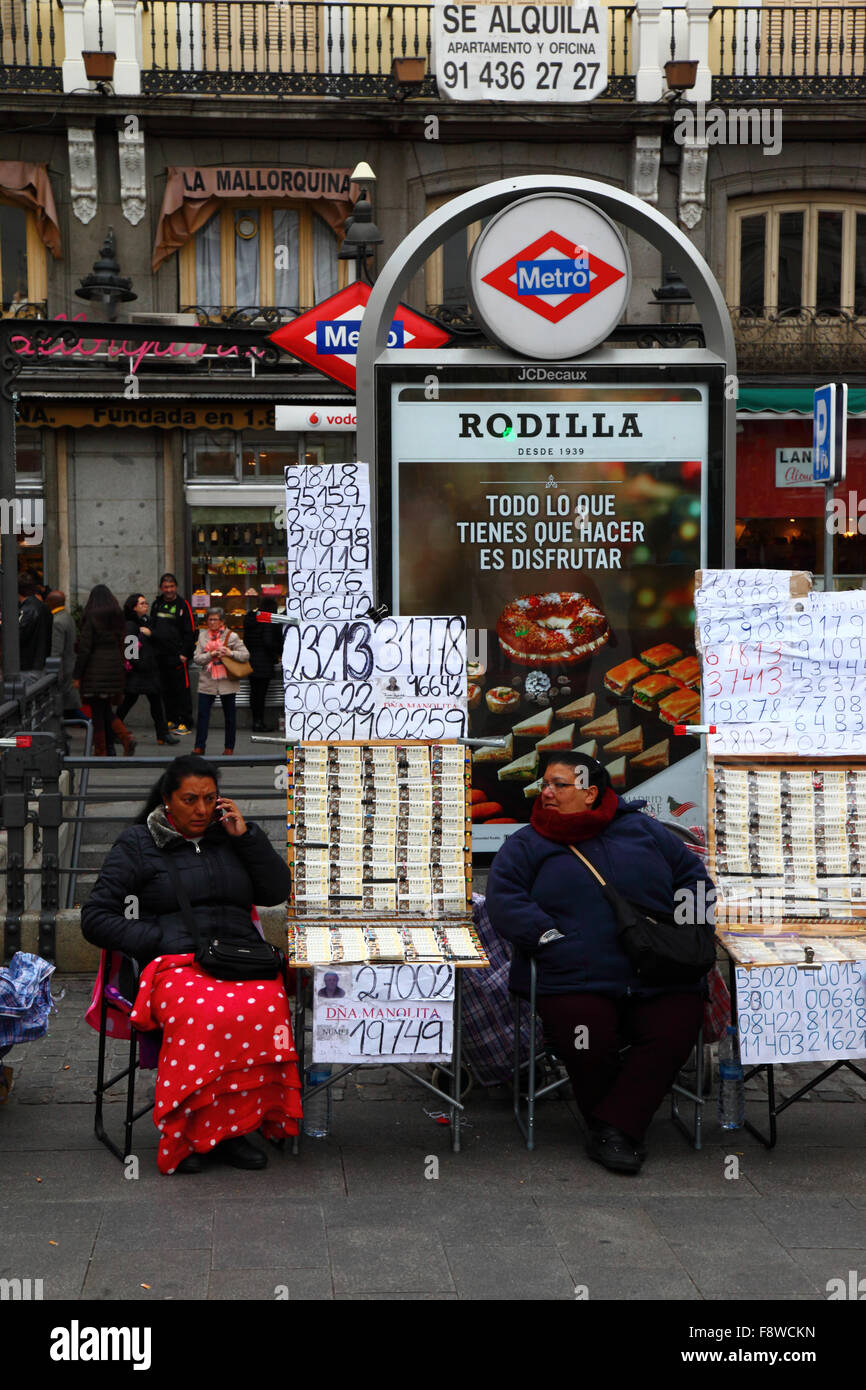 Madrid, Spain 11th December 2015: Lottery ticket sellers selling tickets for the Christmas Lottery in Plaza Puerta del Sol in central Madrid. The Spanish Christmas Lottery is one of the oldest in the world and the biggest in the world in terms of total payout. The winning ticket is known as 'El Gordo' ('The Big One' or 'The Fat One'). Credit:  James Brunker / Alamy Live News Stock Photo