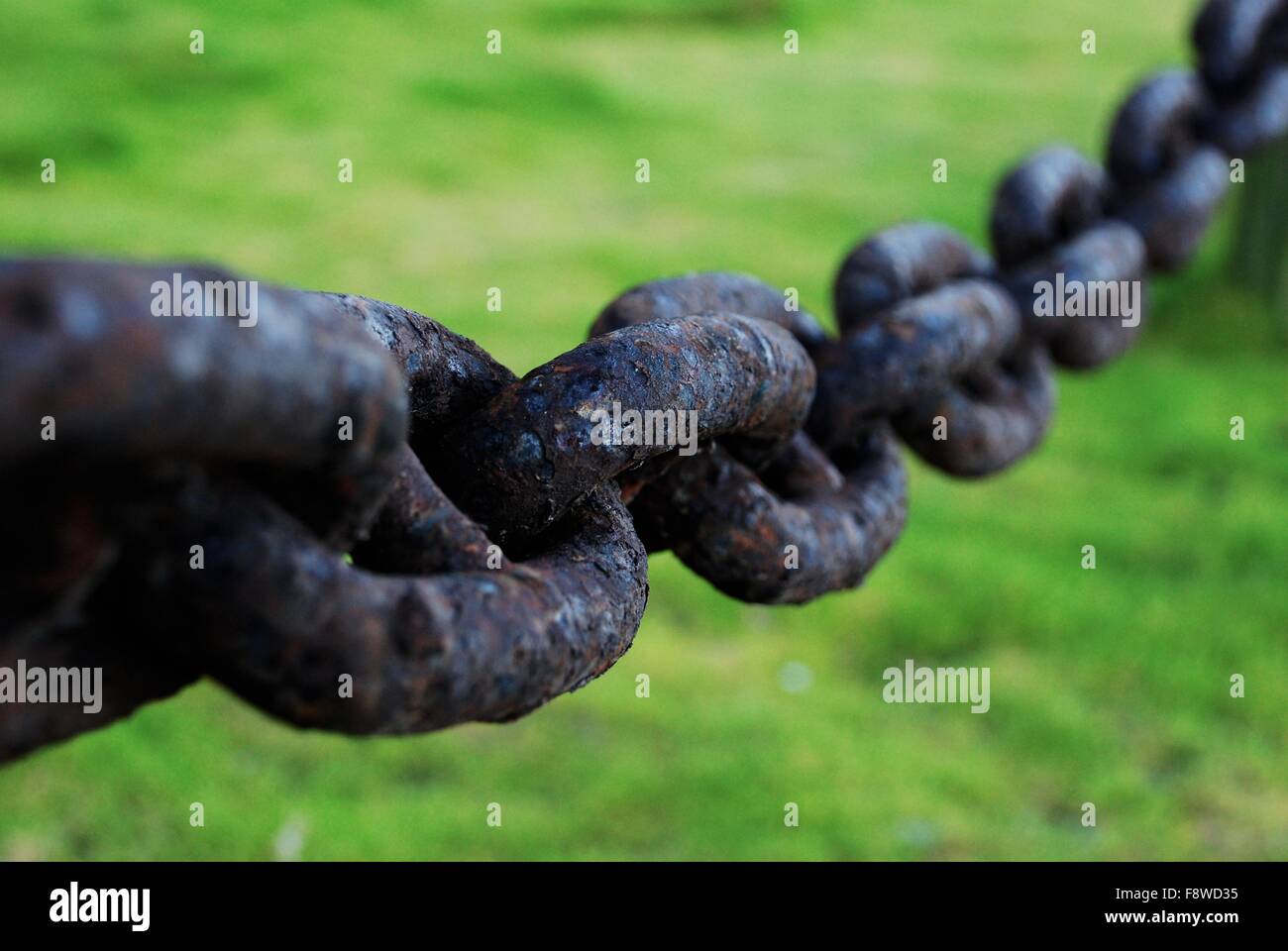 Horizontal chain hi-res stock photography and images - Alamy
