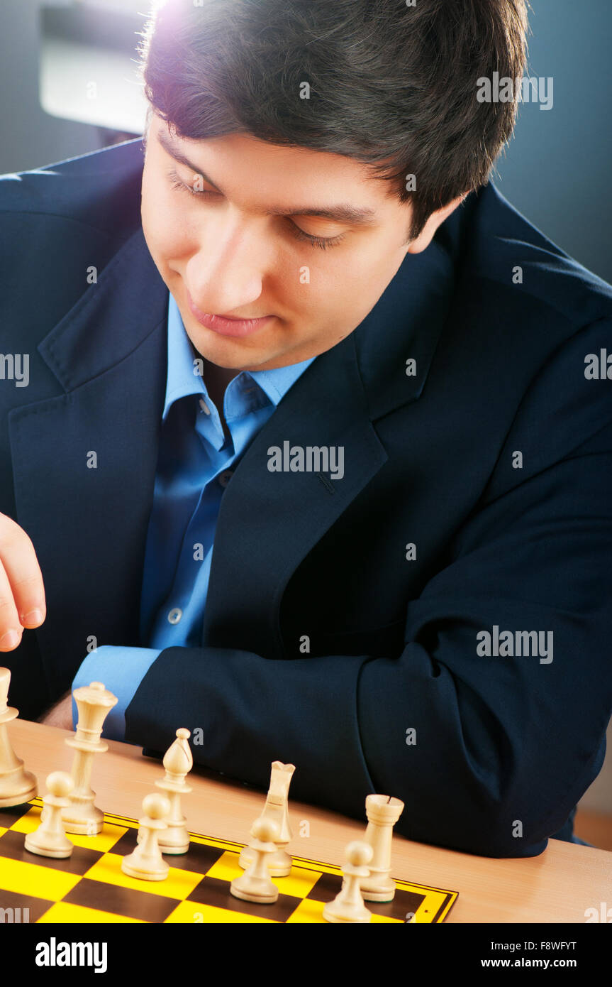 dpa) - Russian World Chess Champion Vladimir Kramnik (L) plays against  Hungarian Grandmaster Peter Leko (R) during the 2004 Dortmund Chess Meeting  in Dortmund, Germany, 23 April 2004. The event takes place