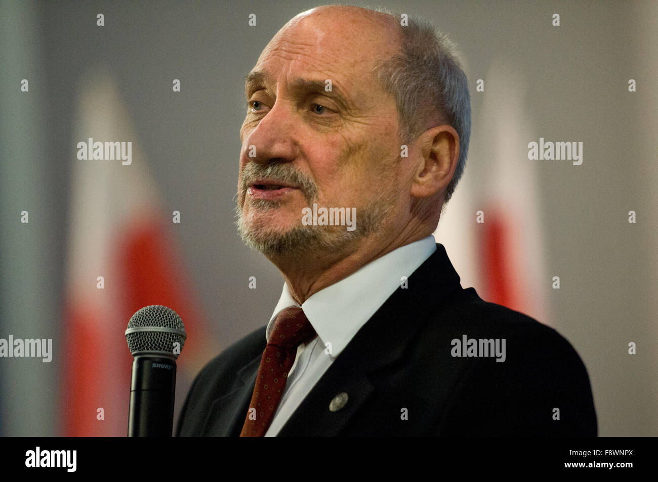 Wola Krzysztoporska, Poland. 11th December, 2015. Minister of National Defence, Antoni Macierewicz, pictured during brief meeting with citizens of Wola Krzysztoporska (Lodz Voivodeship). Credit: Marcin Rozpedowski/Alamy Live News Stock Photo