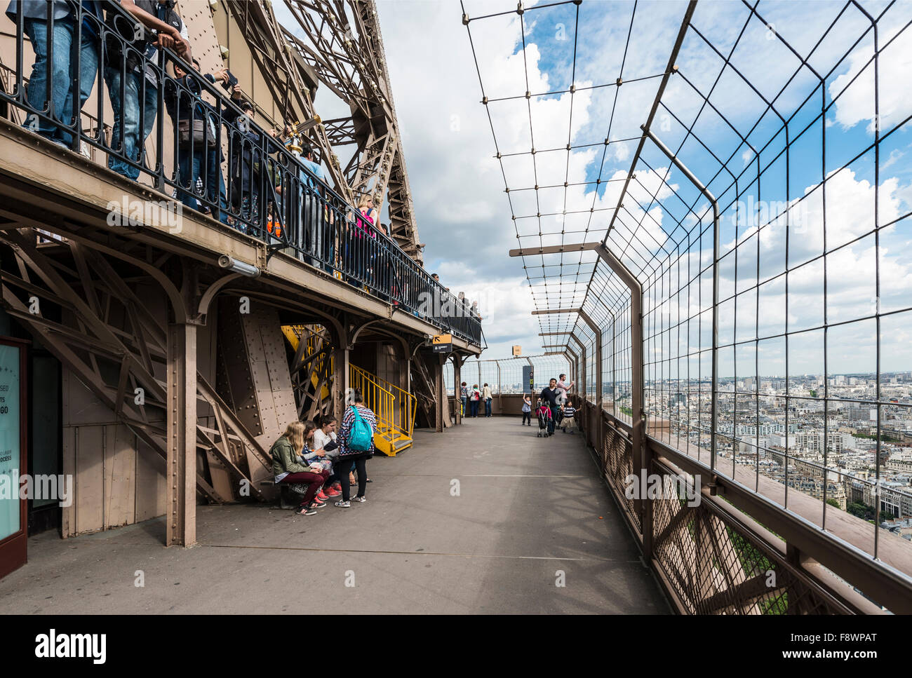 Eiffel tower viewing deck hi-res stock photography and images - Alamy