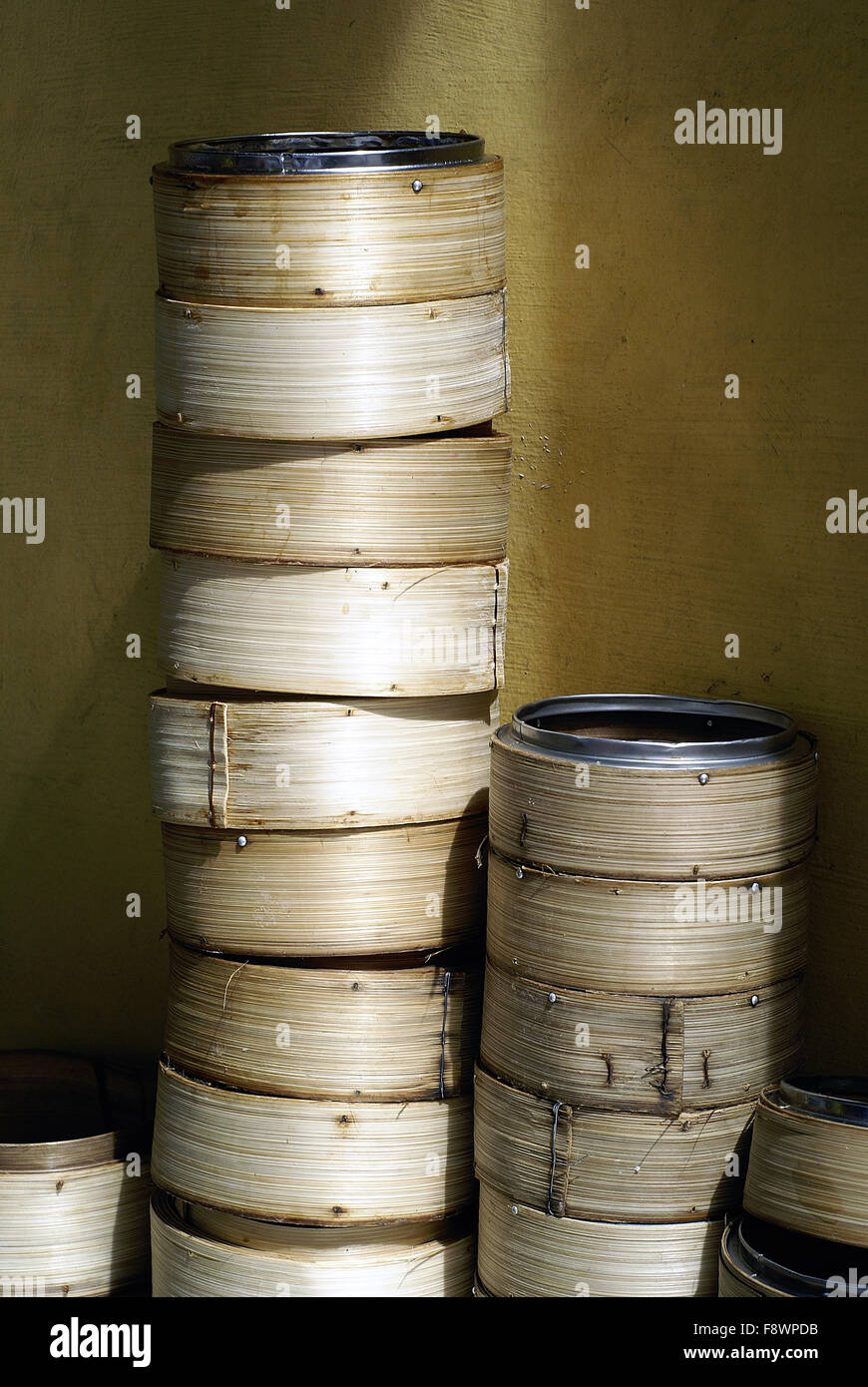 Stack of bamboo steamer hi-res stock photography and images - Alamy