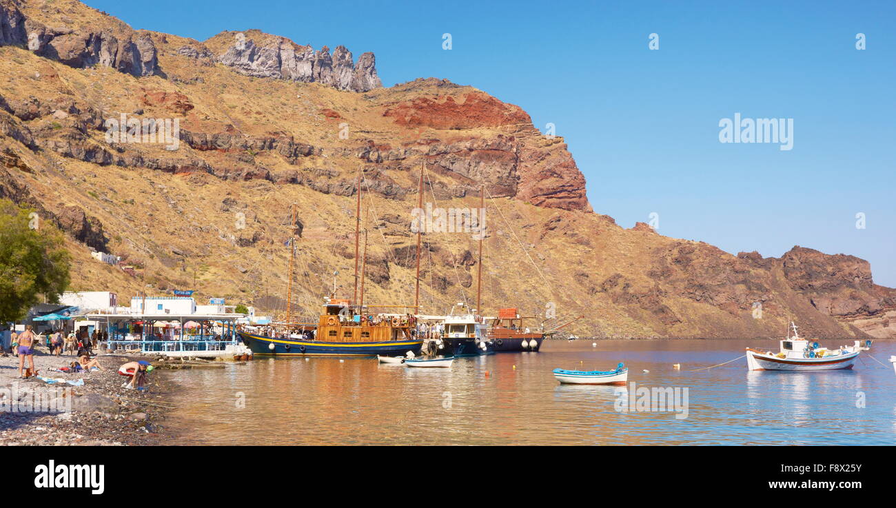 Thirasia - Greece, Cyclades Islands, view of the port in Korfos village Stock Photo