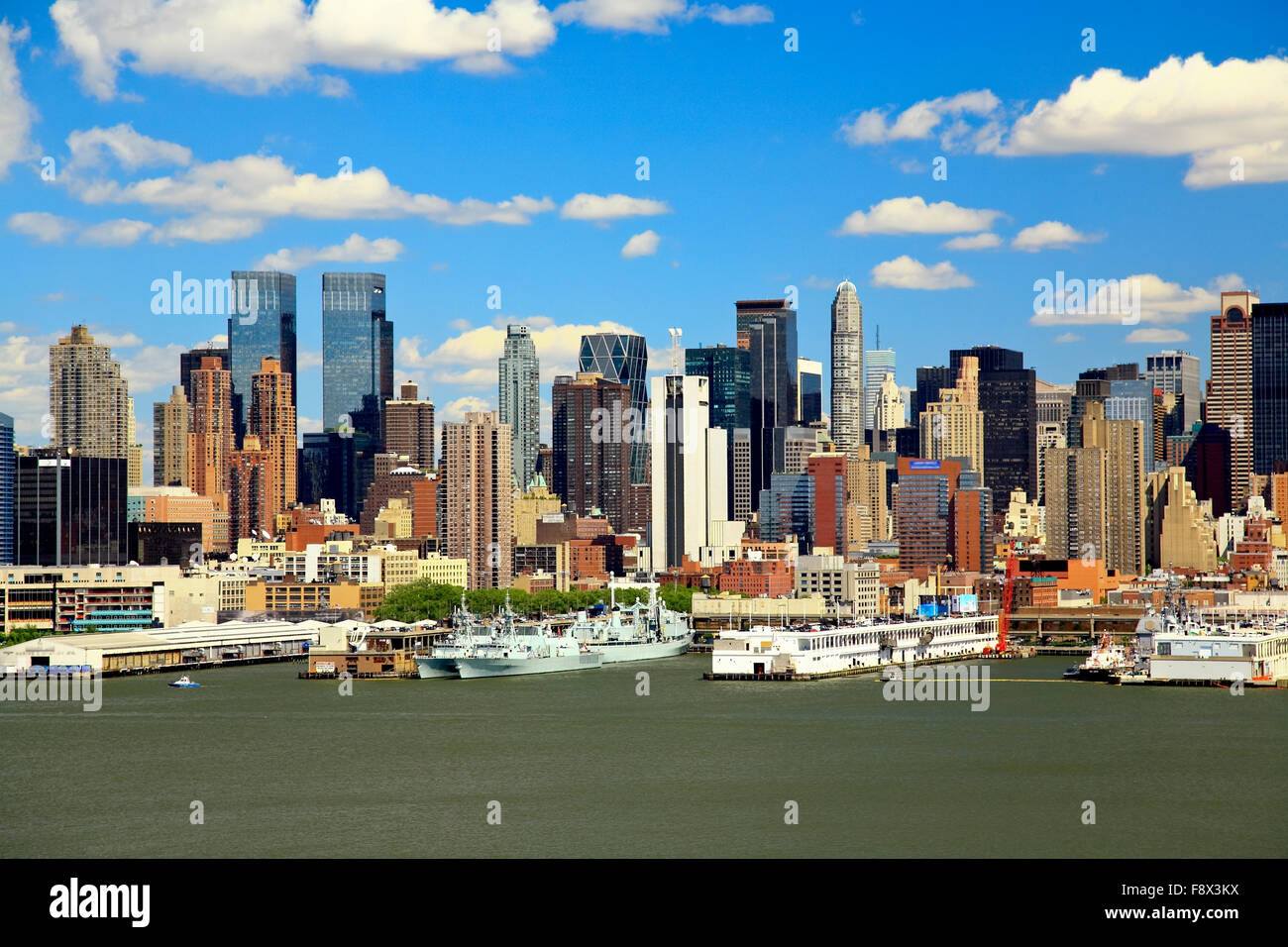 The Midtown Manhattan Skyline on a sunny day Stock Photo Alamy