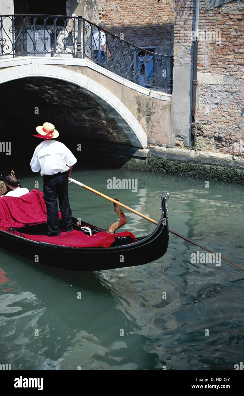 Couple people gondola ride hi-res stock photography and images - Alamy