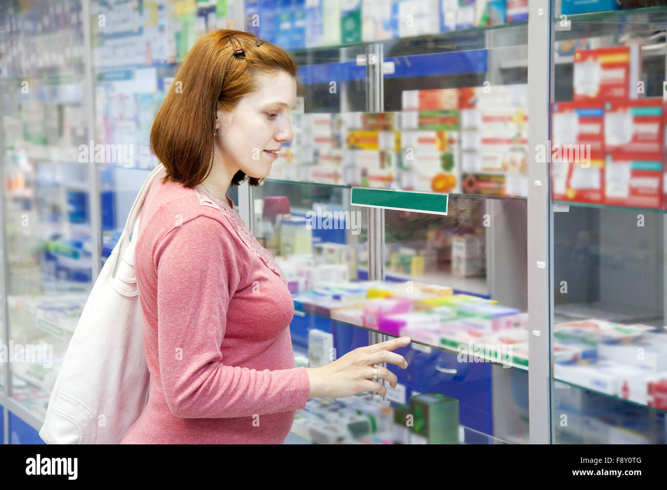 недорогие аптеки женщина