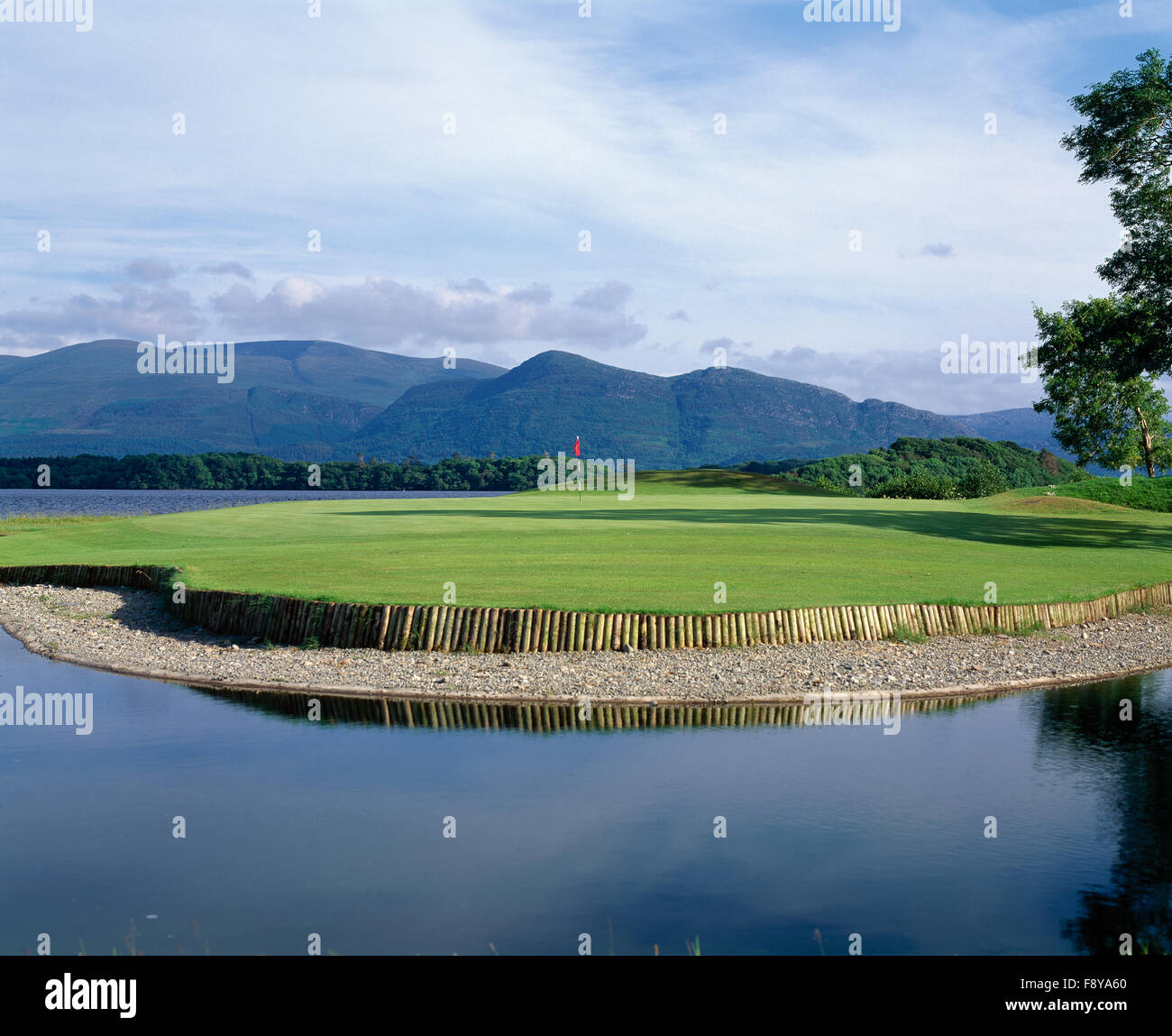 Ireland mountains golf course hires stock photography and images Alamy