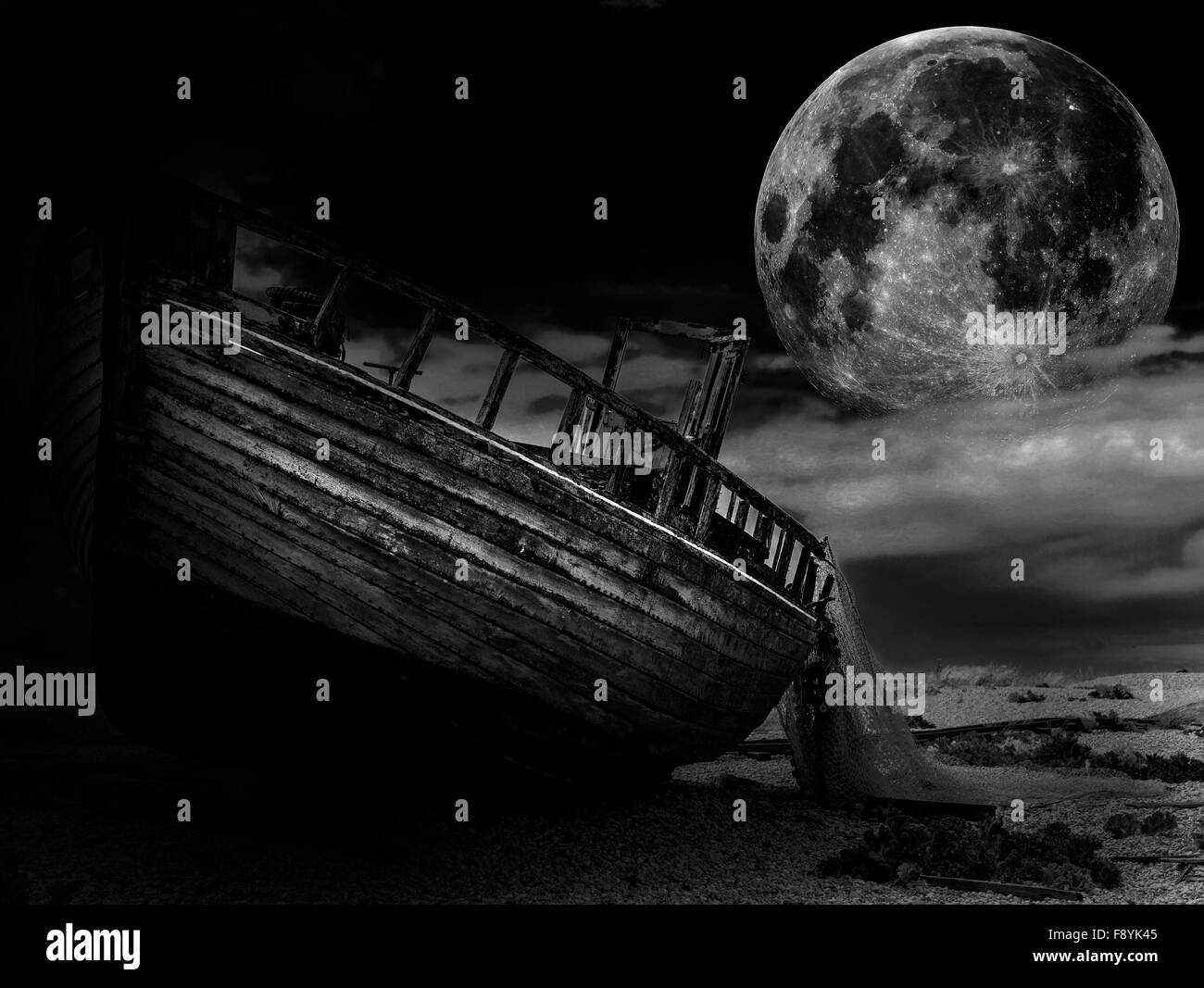 Boat Sea Beach Stranded Black and White Stock Photos & Images - Alamy