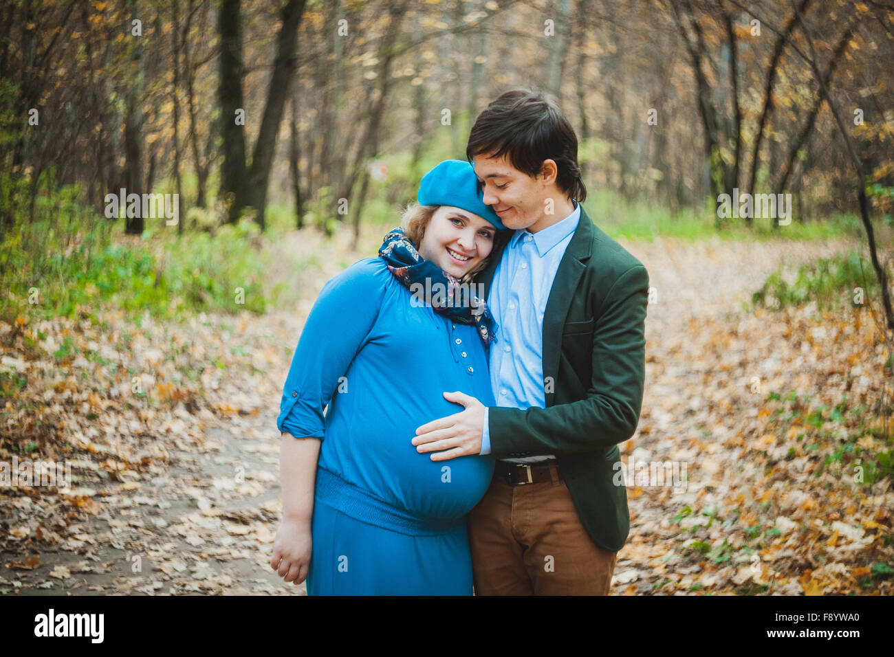 man embracing a pregnant woman Stock Photo - Alamy