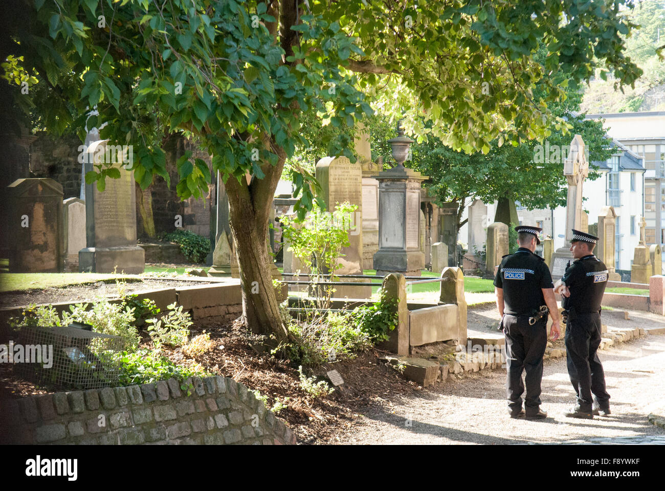 Police outside Canongate Kirk in Edinburgh, Scotland on 29th July 2011 before the wedding of Zara Philips and Mike Tindall. Stock Photo