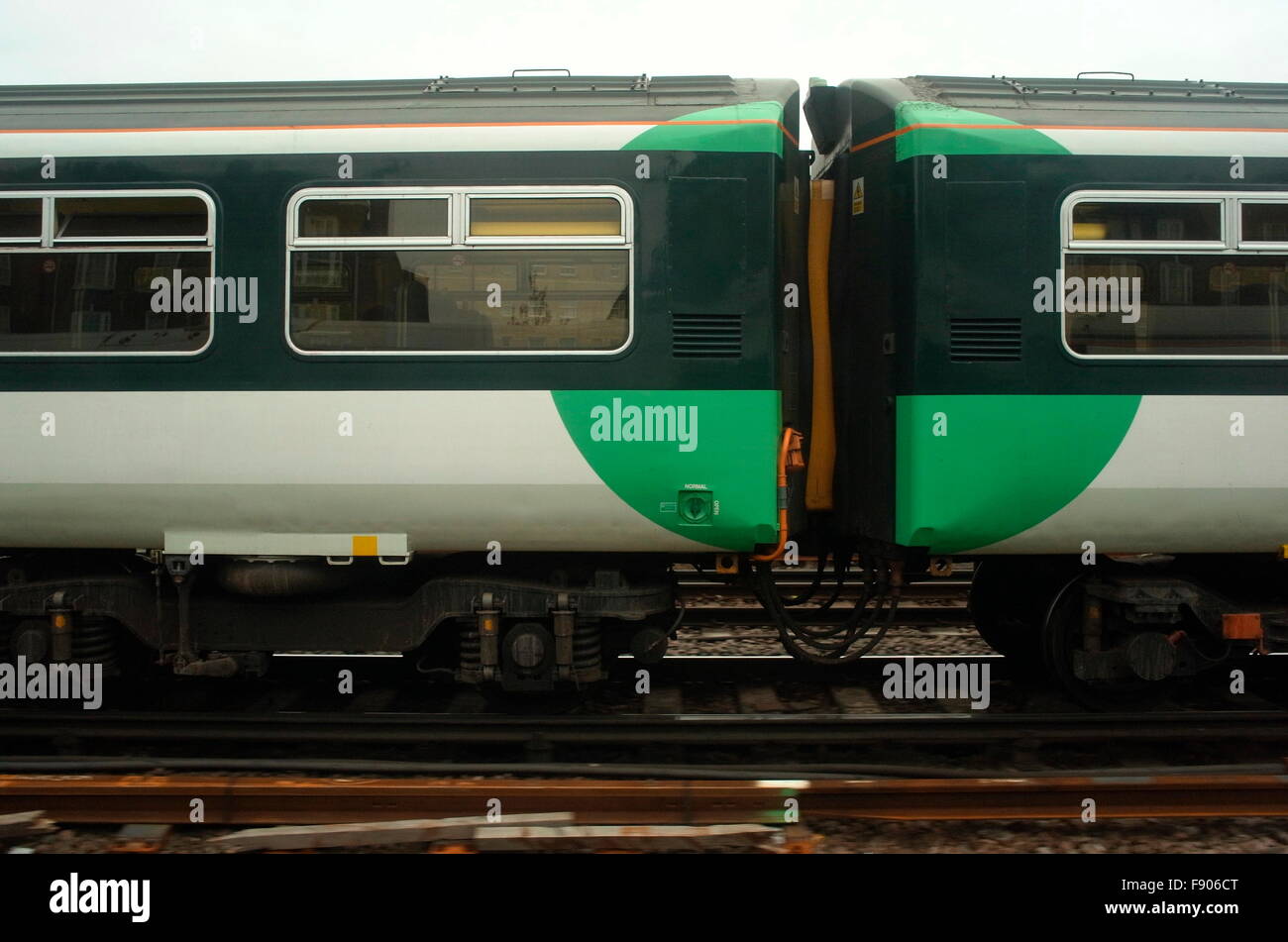 AJAXNETPHOTO - 2015.LONDON, ENGLAND. - RAIL - SOUTHERN TRAINS ROLLING STOCK - HEADING FOR LONDON VICTORIA STATION.  PHOTO:JONATHAN EASTLAND/AJAX REF: GX 151012 75539 Stock Photo