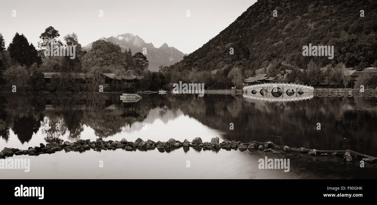 Black Dragon pool in Lijiang, Yunnan, China Stock Photo - Alamy