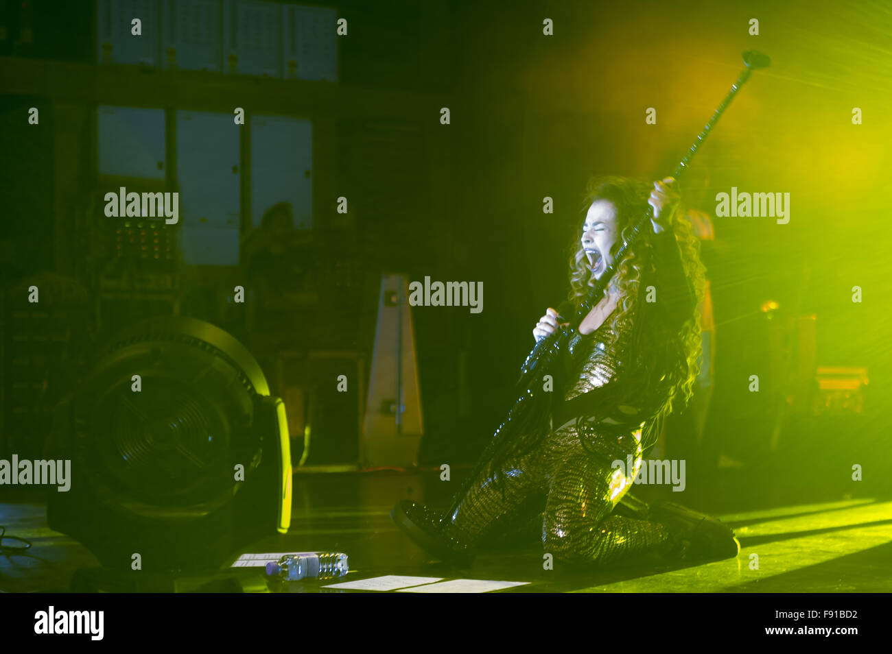 Ella Eyre performing live on stage at the O2 Academy Birmingham  Featuring: Ella Eyre, Ella McMahon Where: Birmingham, United Kingdom When: 11 Nov 2015 Stock Photo