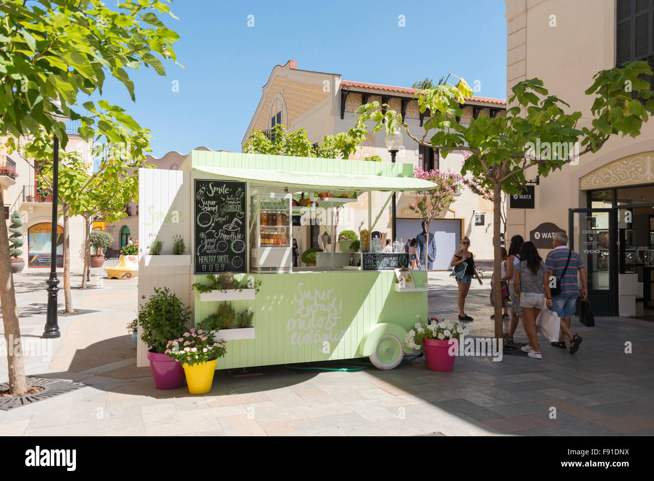 'Smile' smoothie drinks stall La Roca Outlet Village, La Roca del Vallès, Barcelona, Province of Barcelona, Catalonia, Spain Stock Photo