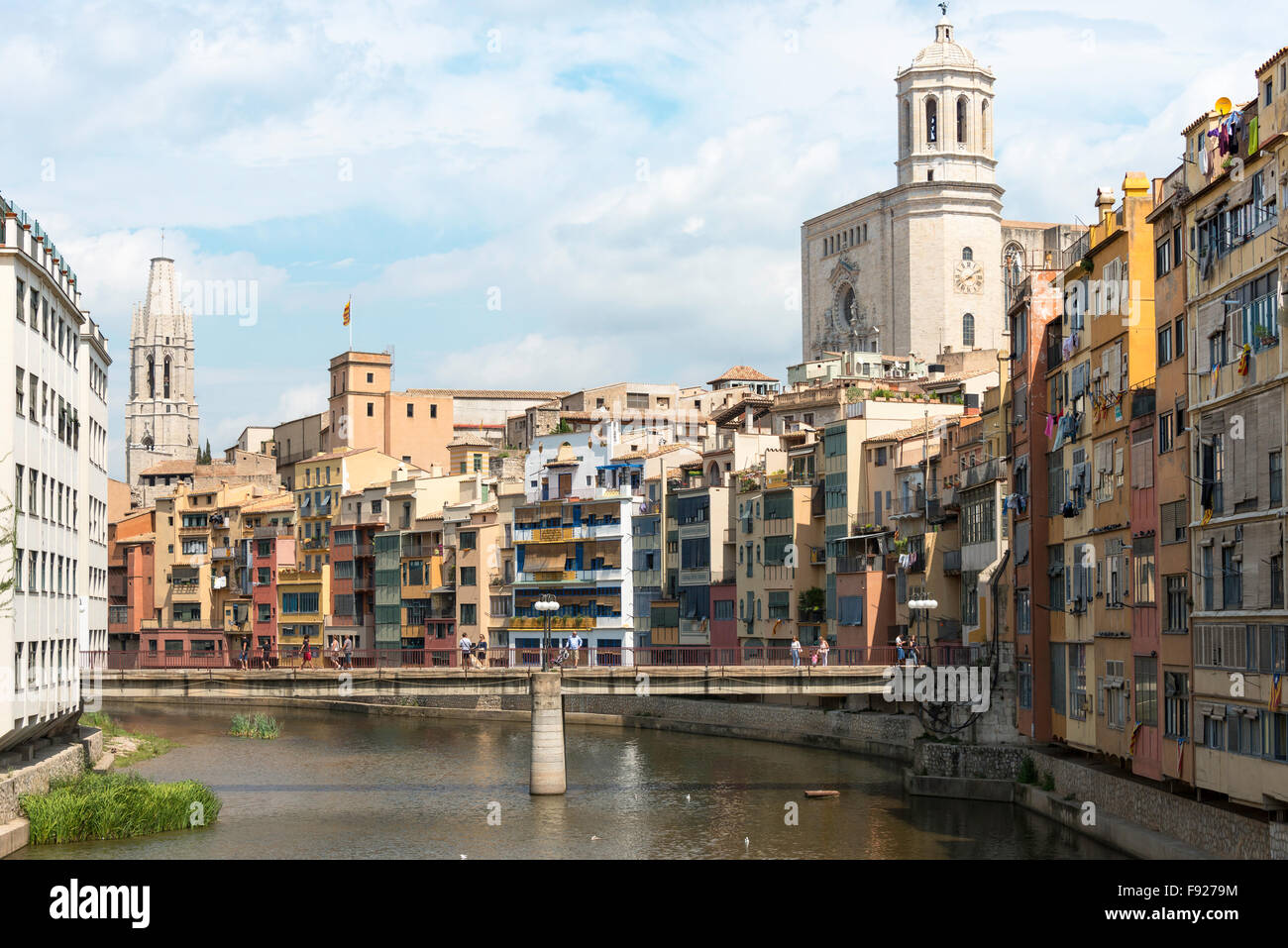 Onyar River and Old Town, Girona (Gerona), Province of Girona, Catalonia, Spain Stock Photo