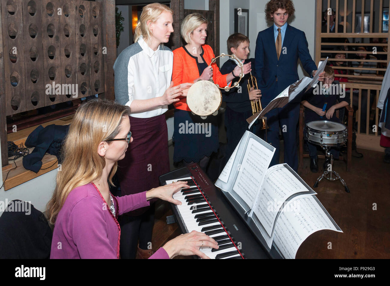 Amateur musicians playing in Cricketers Pub, Winkfield Row, Berkshire, England, United Kingdom Stock Photo