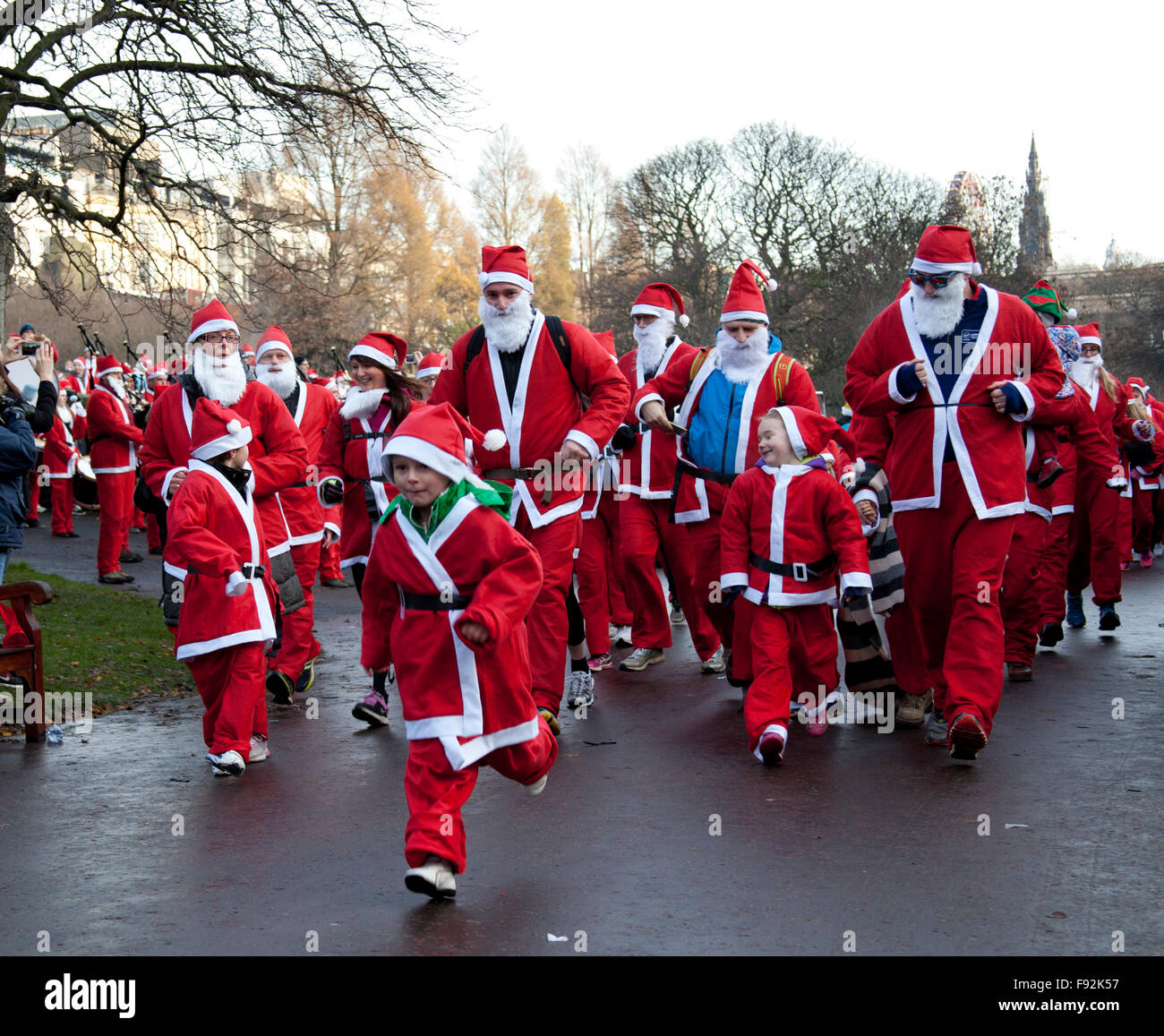 Edinburgh Uk 13th December 2015 West Princes Street Gardens