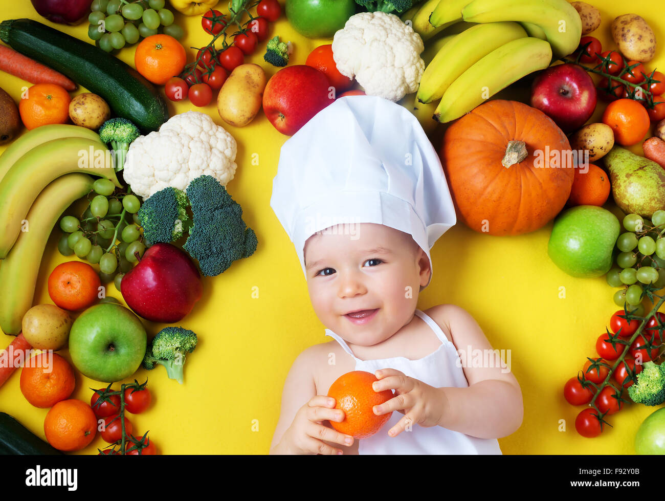 Фруктовый малыш. Овощи и фрукты для детей. Фрукты для детей. Фотосессия дети с овощами. Фотосессия с фруктами дети.